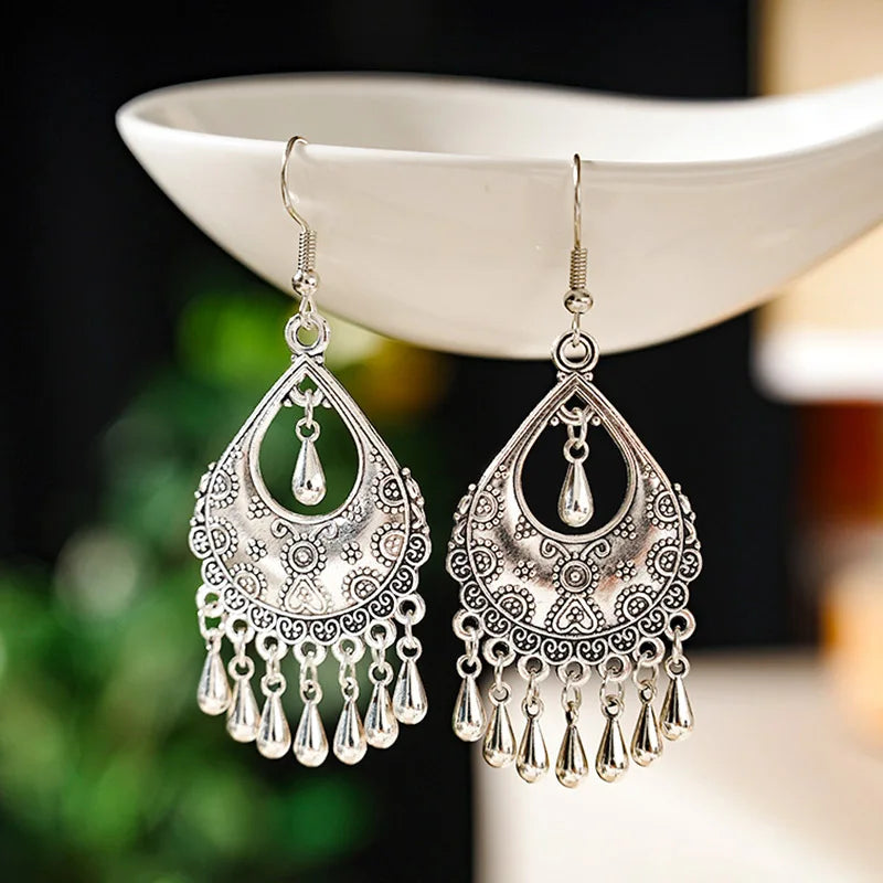 Aretes Colgantes Étnicos con Borla — Plata Vintage, Corazón y Hoja con Cristal | Estilo Bohemio para Fiestas y Bodas